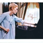 Fotografia autografata da Mia Farrow – Rosemary’s Baby Nastro rosso a New York