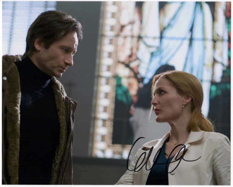 Gillian Anderson 20X25CM Hand Signed Photo COA