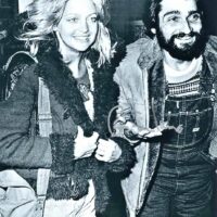 Gus Trikonis Hand Signed Photo Autografato COA 20x25cm