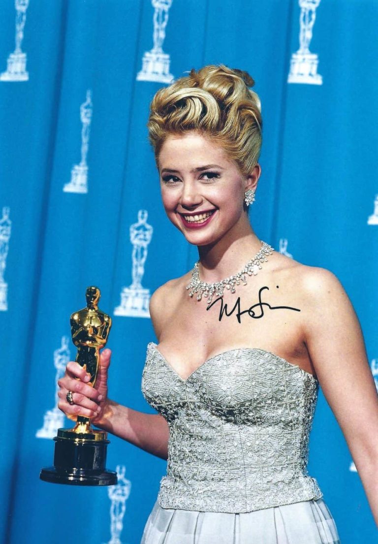 Mira Sorvino Hand Signed Photo – Foto Autografata COA 21×29 cm ms19-02
