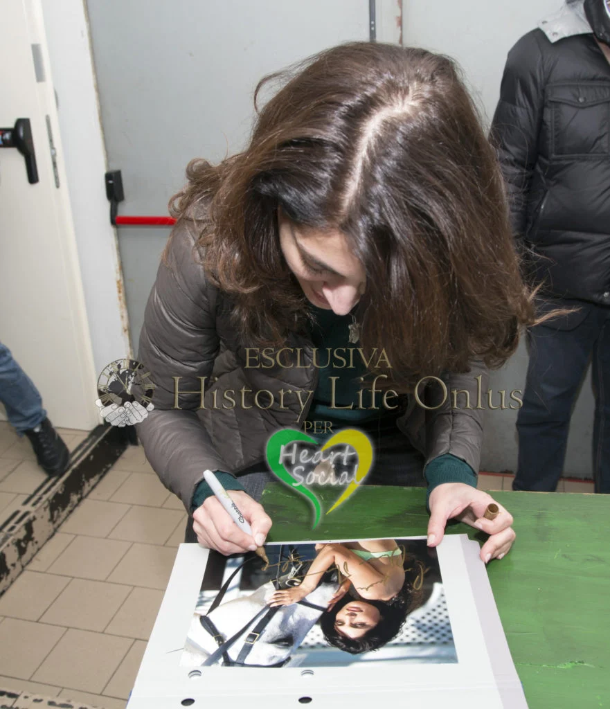 Caterina Murino - hand signed photo "Casino Royale" Bond girl: Solange - foto autografata 20x25cm 001