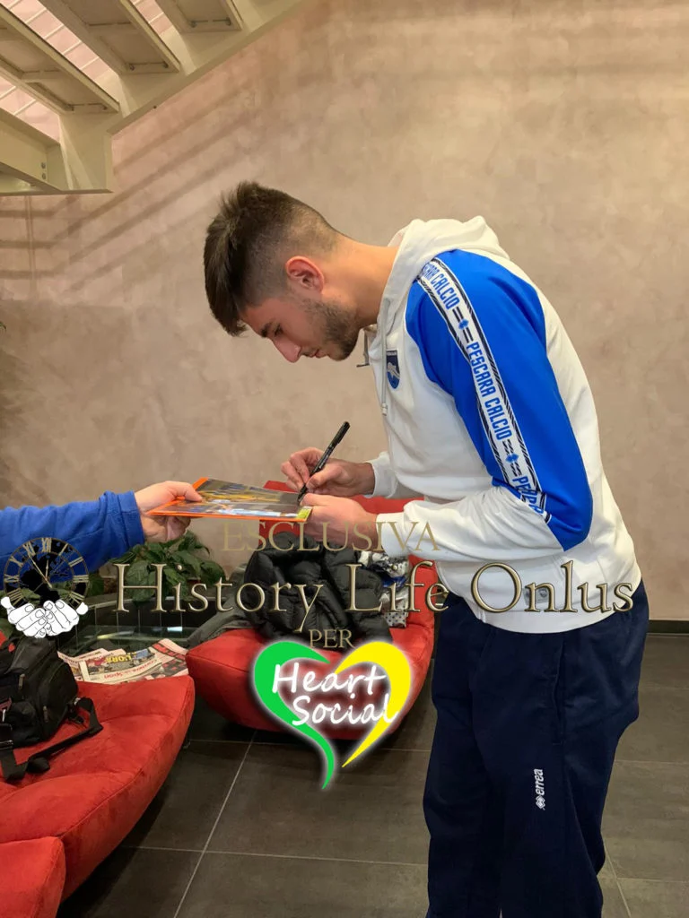 Gennaro Borrelli - Soccer Pescara hand signed photo - foto autografata 29x21cm (002)
