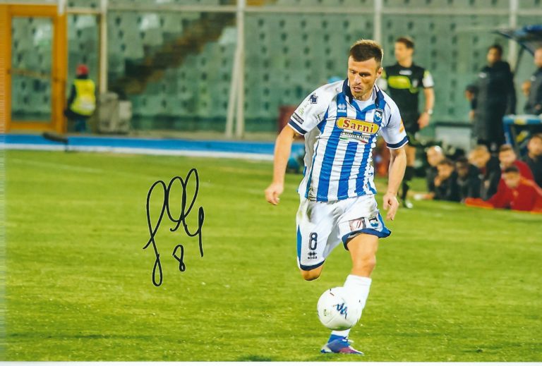 Ledian Memushaj – Soccer Pescara hand signed photo – foto autografata 29x21cm