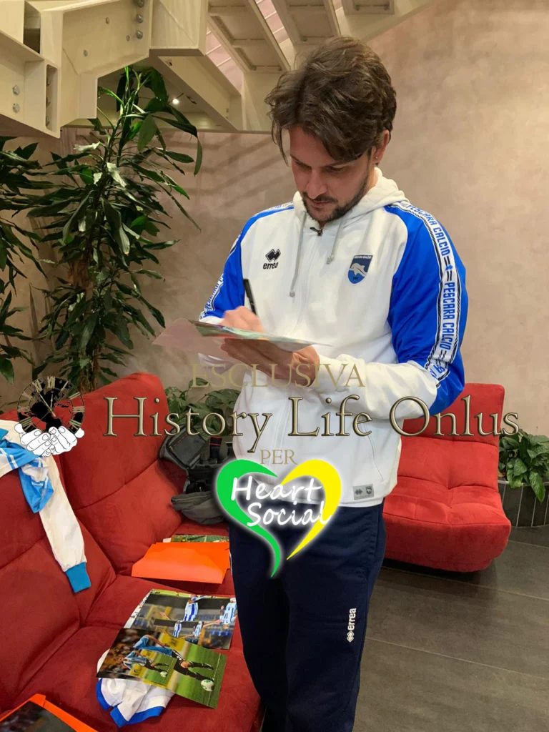 Riccardo Maniero - Soccer Pescara hand signed photo - foto autografata 29x21cm (001)