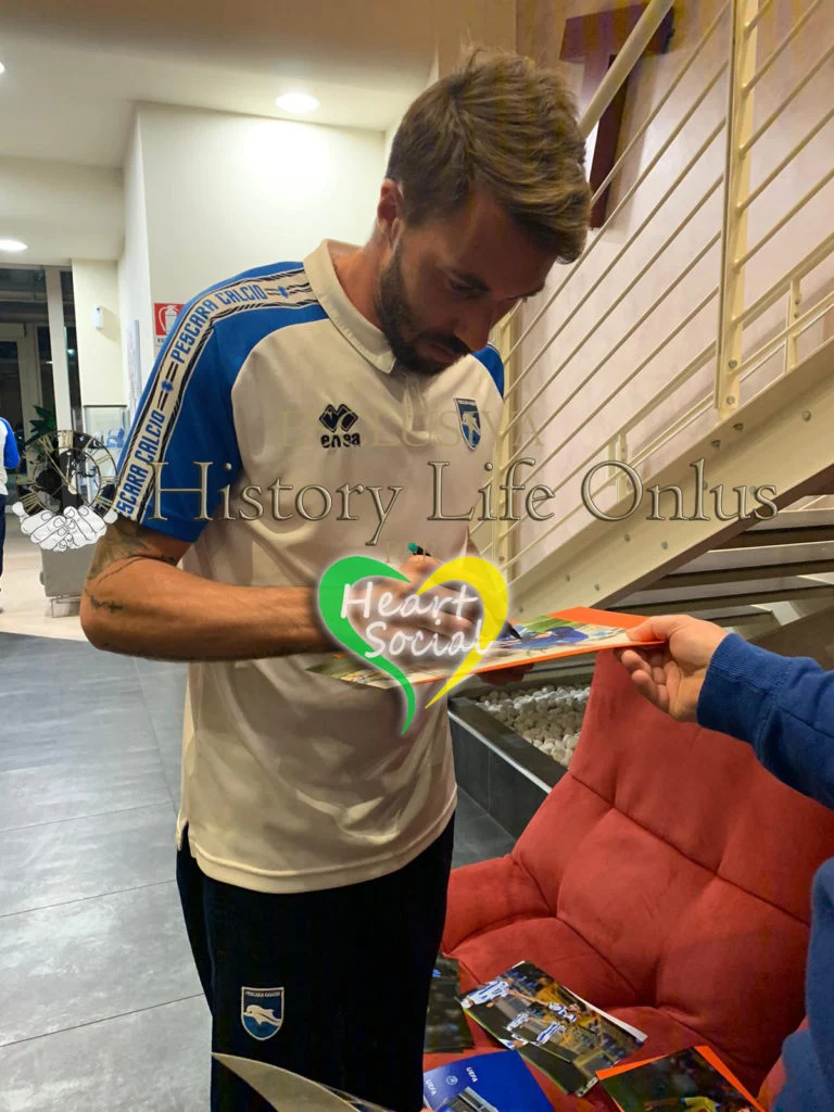 Vincenzo Fiorillo - Soccer Pescara hand signed photo - foto autografata 29x21cm (001)