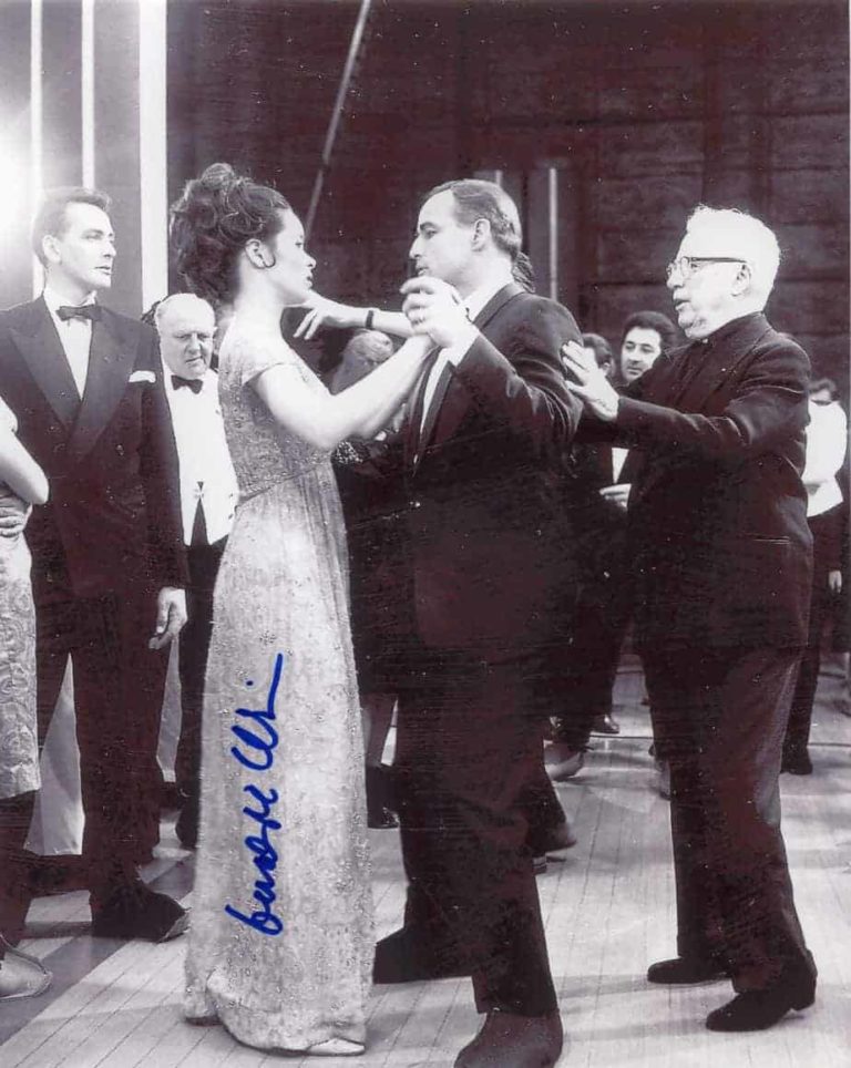 Geraldine Chaplin “La contessa di Hong Kong (A countess from Hong Kong)” – photo hand signed 20x25cm foto autografata (002)