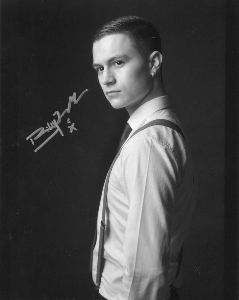Billy James Machin – “Billy Student” in The Royals (serie televisiva) 20X25CM Hand Signed Photo