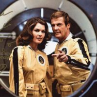 Caroline Munro - The Spy Who Loved Me - photo hand signed 20x25cm foto autografata s101