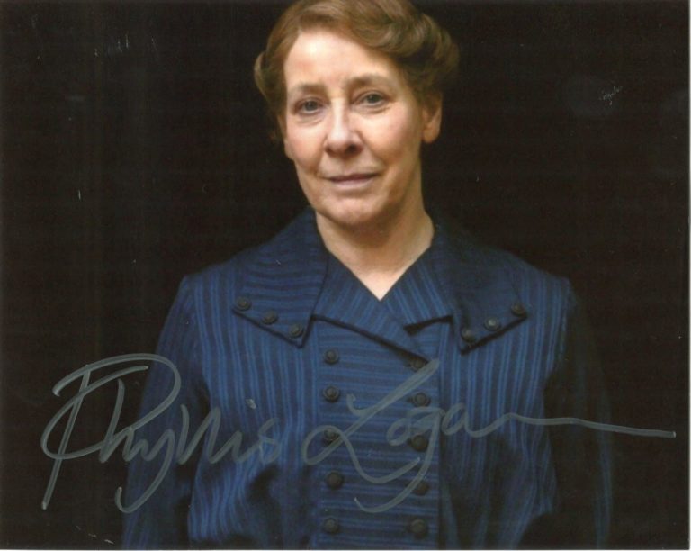 Phyllis Logan – (Mrs. Hughes) “Downton Abbey” – hand signed photo 20x25cm foto autografata (11)