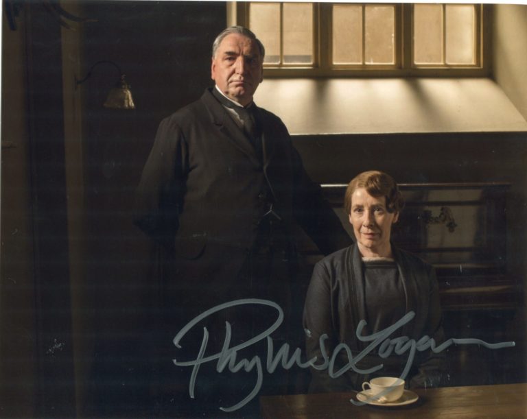 Phyllis Logan – (Mrs. Hughes) “Downton Abbey” – hand signed photo 20x25cm foto autografata (10)