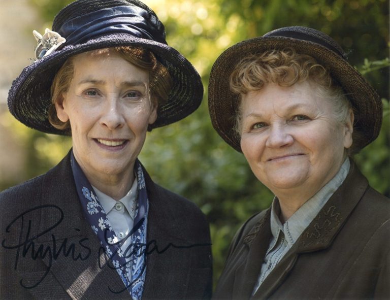 Phyllis Logan – (Mrs. Hughes) “Downton Abbey” – hand signed photo 20x25cm foto autografata (08)