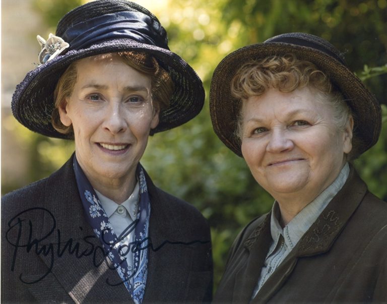 Phyllis Logan – (Mrs. Hughes) “Downton Abbey” – hand signed photo 20x25cm foto autografata (07)