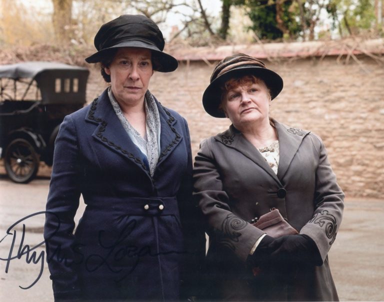 Phyllis Logan – (Mrs. Hughes) “Downton Abbey” – hand signed photo 20x25cm foto autografata (05)
