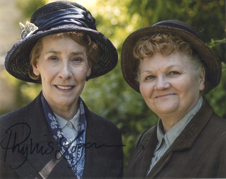 Phyllis Logan – (Mrs. Hughes) “Downton Abbey” – hand signed photo 20x25cm foto autografata (09)
