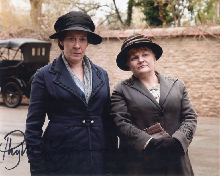 Phyllis Logan – (Mrs. Hughes) “Downton Abbey” – hand signed photo 20x25cm foto autografata (01)