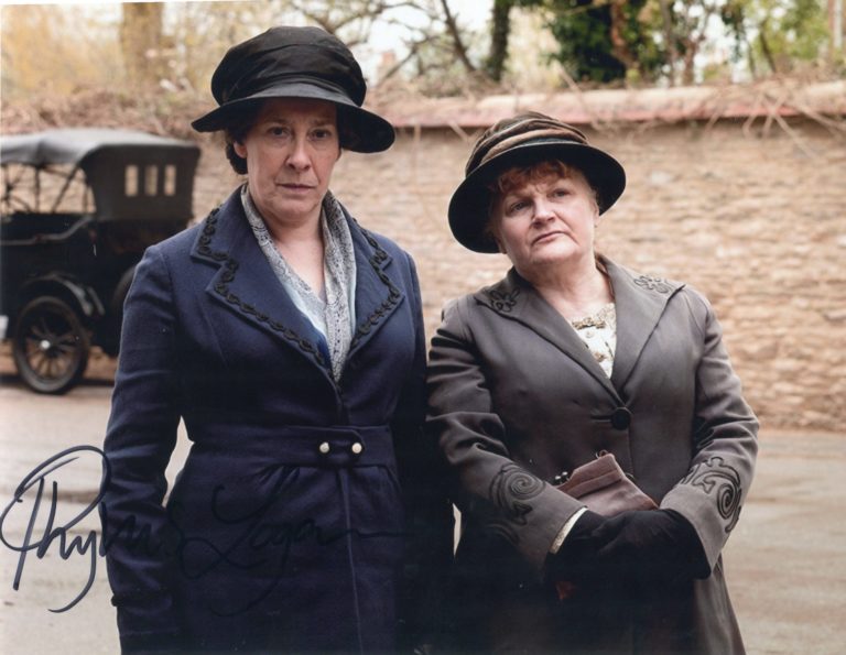 Phyllis Logan – (Mrs. Hughes) “Downton Abbey” – hand signed photo 20x25cm foto autografata (02)