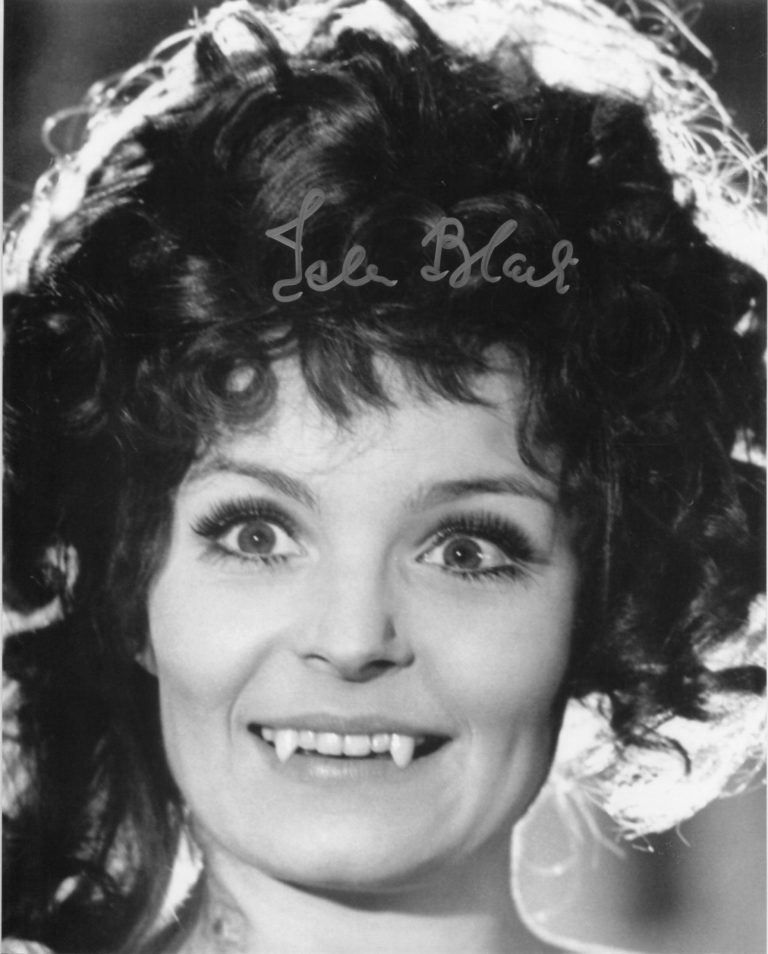 Isla Blair “Una messa per Dracula” hand signed photo 20x25cm – foto autografata 003