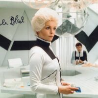 Isla Blair "Spazio 1999" hand signed photo 20x25cm - foto autografata 004