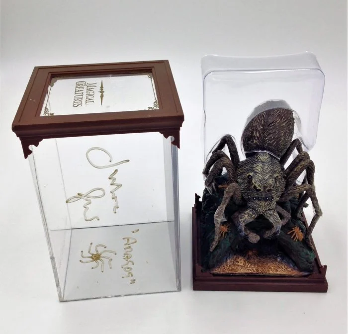 Julian Glover "Harry Potter" (Aragog, voice) - figurine with display case hand signed - statua autografata