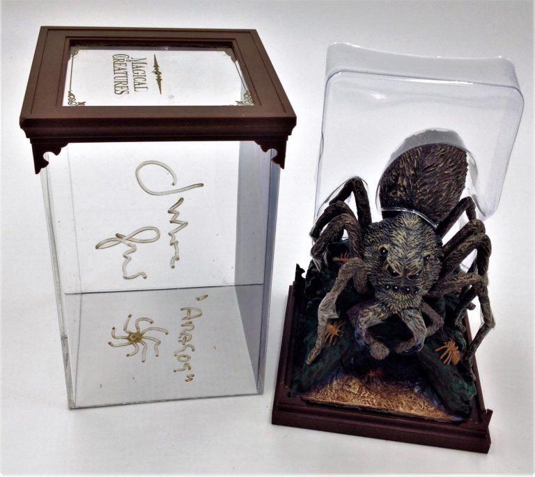 Julian Glover “Harry Potter” (Aragog, voice) – figurine with display case hand signed – statua autografata