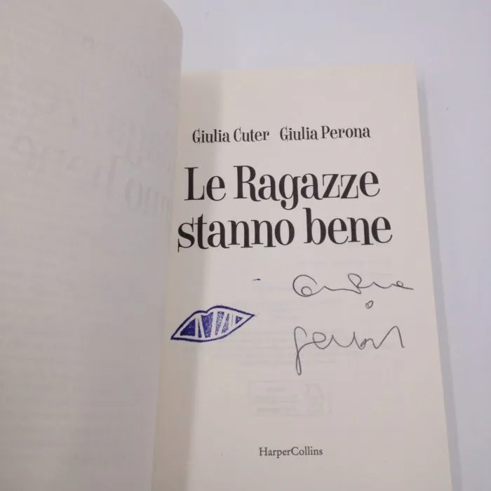 Le ragazze stanno bene di  Giulia Cuter e Giulia Perona - libro autografato da Gulia Perona