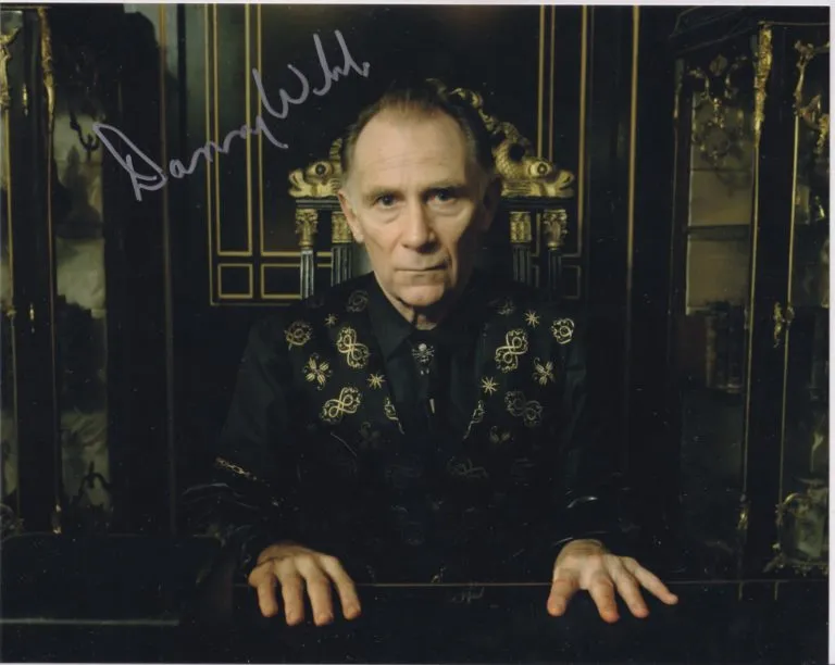 Danny Webb Pennyworth hand signed photo 20×25 foto autografata