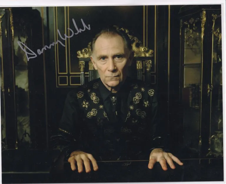 Danny Webb Pennyworth hand signed photo 20×25 foto autografata