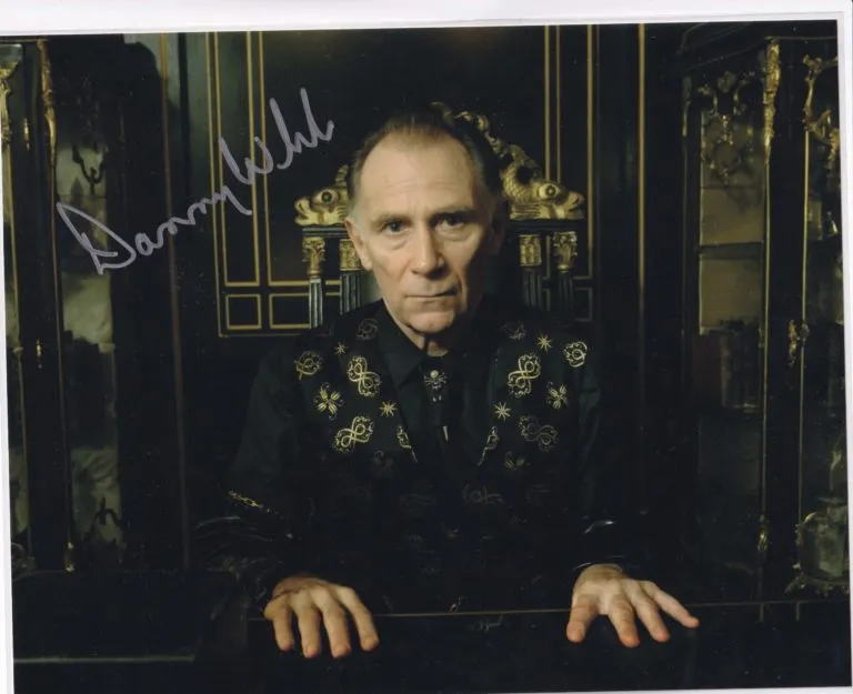 Danny Webb Pennyworth hand signed photo 20×25 foto autografata