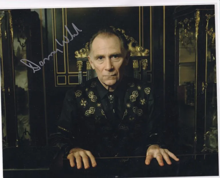 Danny Webb Pennyworth hand signed photo 20×25 foto autografata