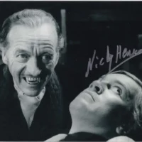 Nicky Henson "Marc (Vampira) hand signed photo 20x25cm foto autografata
