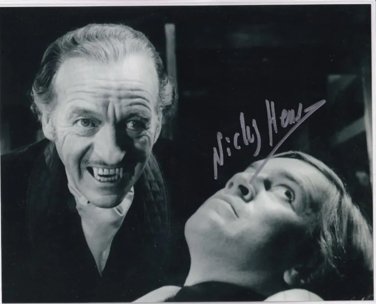 Nicky Henson “Marc (Vampira) hand signed photo 20x25cm foto autografata