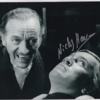 Nicky Henson "Marc (Vampira) hand signed photo 20x25cm foto autografata