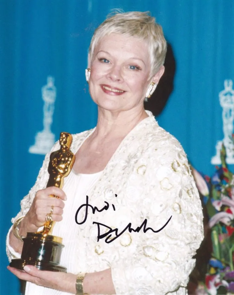 Judi Dench – hand signed photo 20x25cm foto autografata