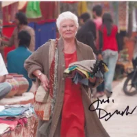 Judi Dench "The Best Exotic Marigold Hotel" - hand signed photo 20x25cm foto autografata