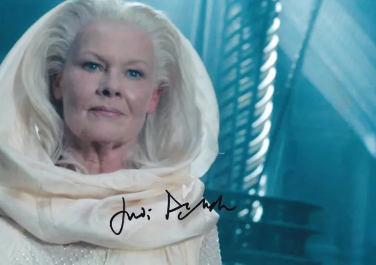 Judi Dench “The Chronicles of Riddick” – hand signed photo 21x29cm foto autografata