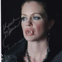 Kristin Bauer van Straten "True Blood" handi signed photo 20x25cm foto autografata