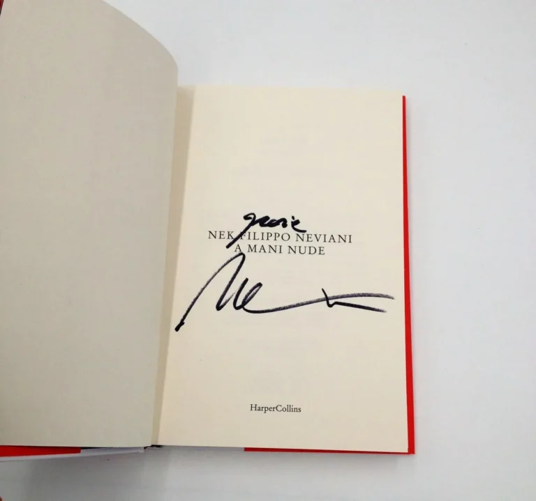 Libro A mani nude autografato da Nek (Filippo Neviani)