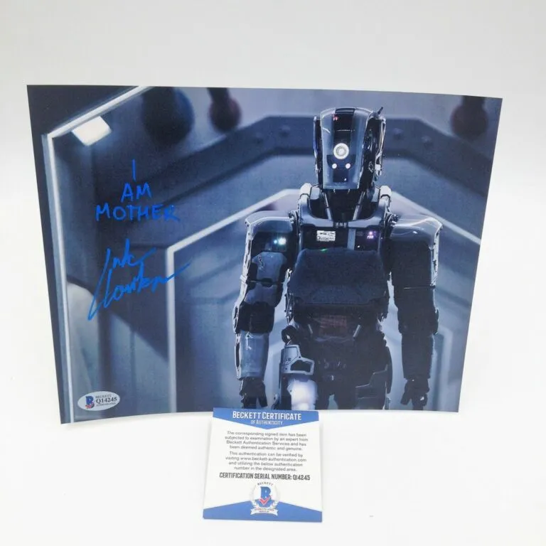 “I am Mother”  Luke Hawker hand signed photo 20x25cm foto autografata