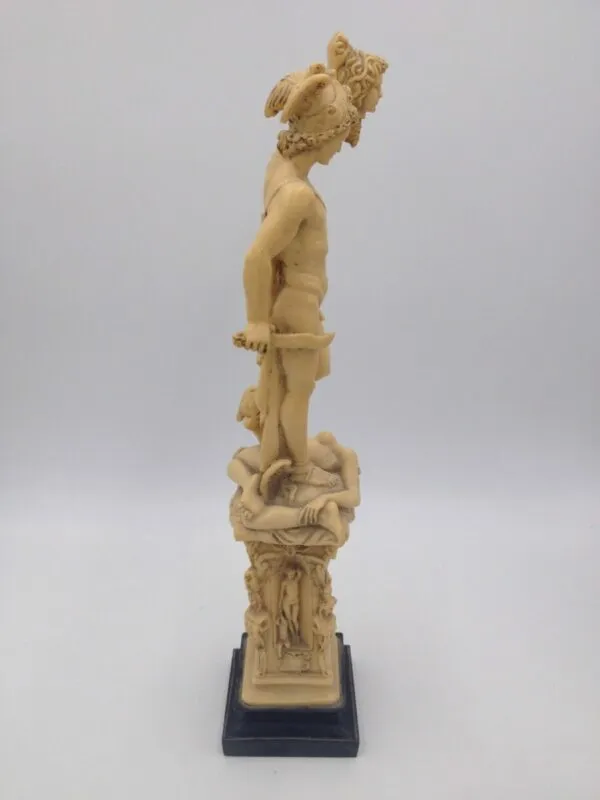 Amilcaro Santini - Statua Perseo e Medusa - Resina e polvere di marmo (1954/1970) - immagine 3