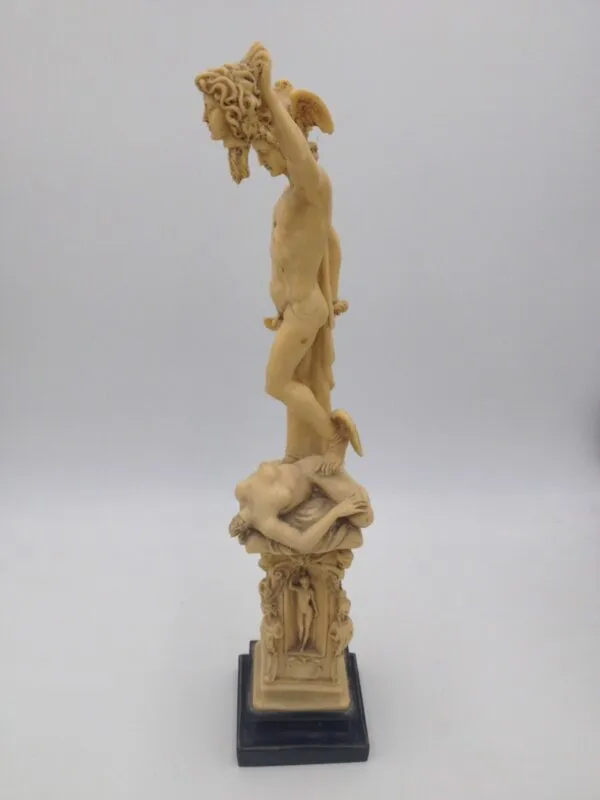 Amilcaro Santini - Statua Perseo e Medusa - Resina e polvere di marmo (1954/1970) - immagine 5