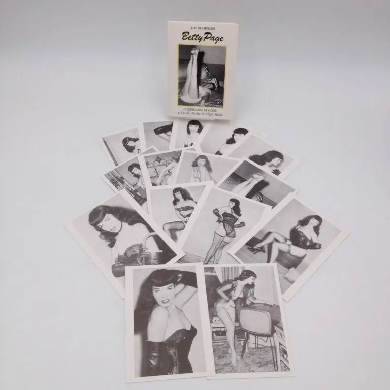 Betty Page 15 cartoline originali Glittering Images