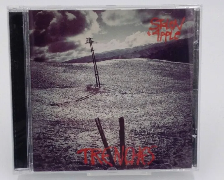 Stolev Apple – Trenches (cd )