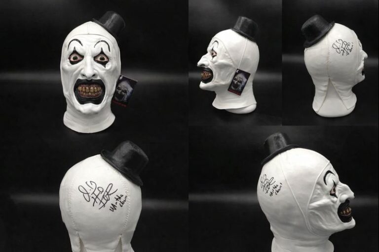 Maschera TERRIFIER autografata da David Howard Thornton nel film “Art The Clown”