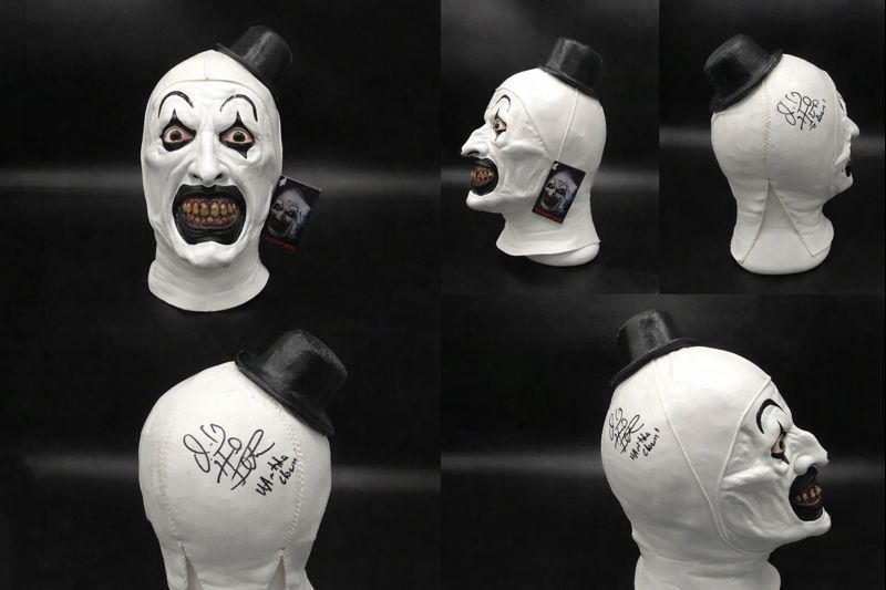 Maschera TERRIFIER autografata da David Howard Thornton nel film "Art The Clown"