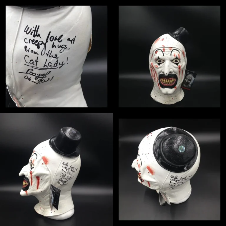 Maschera TERRIFIER autografata da Pooya Mohseni nel film “Cat Lady”