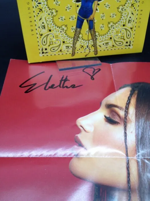 Cd Twerking Beach + poster autografato da Elettra Lamborghini