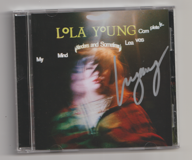 Lola Young – My Mind Wanders And Sometimes Leaves Completely (hand signed cd autografato)