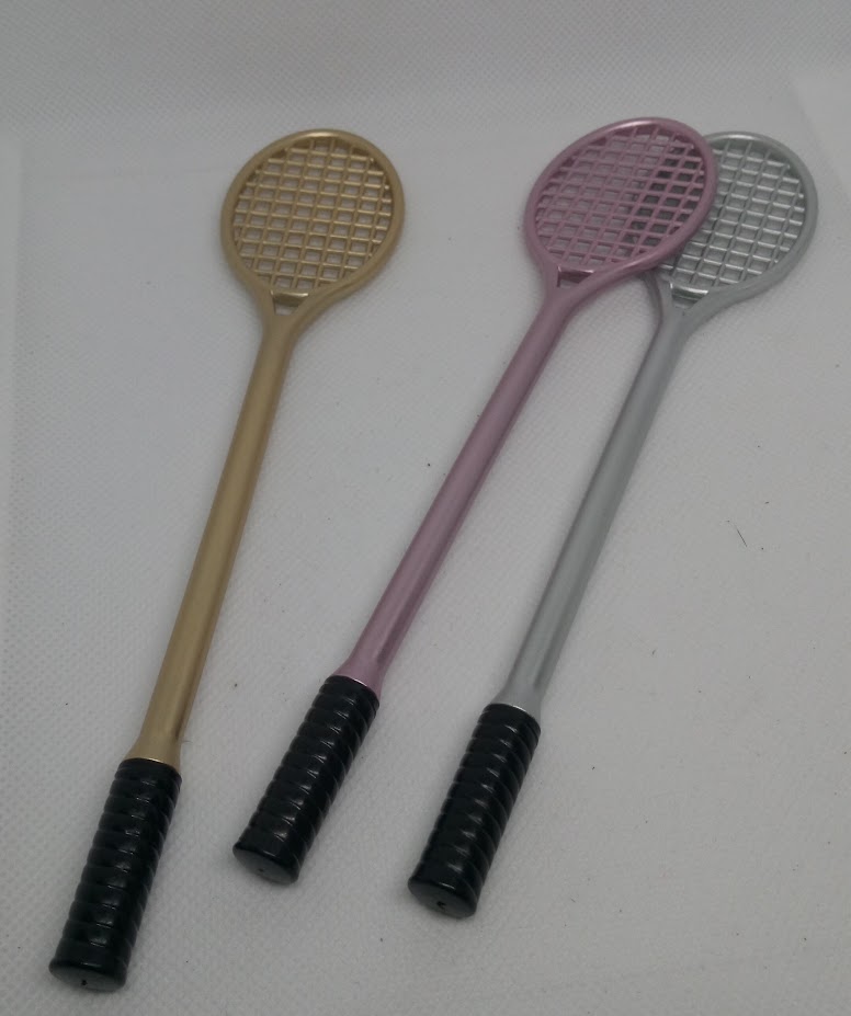 Penna a forma di racchetta