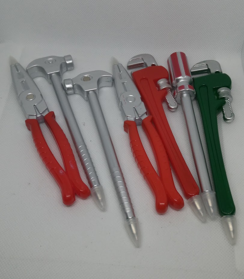 Penna a forma di attrezzi da lavoro